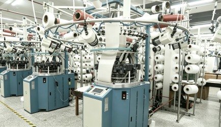Seamless activewear manufacturing machine for performance sportswear